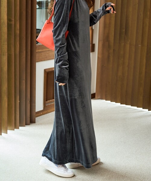 FREAK'S STORE（フリークスストア）の「限定展開　ベロア バレエネック ロング ワンピース（ワンピース・レディース・ブラウン/ブラック/ブルーグレー/グレー・ﾌﾘ-）」の9枚目の写真