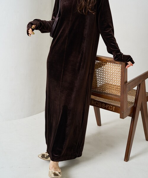 FREAK'S STORE（フリークスストア）の「限定展開　ベロア バレエネック ロング ワンピース（ワンピース・レディース・ブラウン/ブラック/ブルーグレー/グレー・ﾌﾘ-）」の16枚目の写真