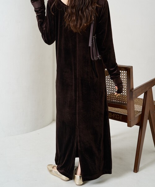 FREAK'S STORE（フリークスストア）の「限定展開　ベロア バレエネック ロング ワンピース（ワンピース・レディース・ブラウン/ブラック/ブルーグレー/グレー・ﾌﾘ-）」の17枚目の写真