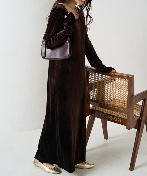 FREAK'S STORE（フリークスストア）の「限定展開　ベロア バレエネック ロング ワンピース（ワンピース・レディース・ブラウン/ブラック/ブルーグレー/グレー・ﾌﾘ-）」の18枚目の写真