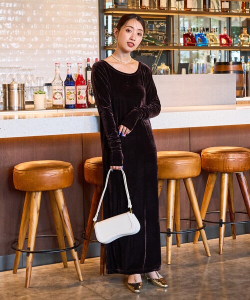 FREAK'S STORE（フリークスストア）の「限定展開　ベロア バレエネック ロング ワンピース（ワンピース・レディース・ブラウン/ブラック/ブルーグレー/グレー・ﾌﾘ-）」の19枚目の写真
