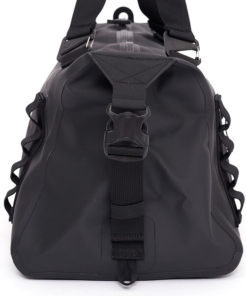 AIGLE（エーグル）の「防水 トラベルドライ ダッフルバッグ 35L（ボストンバッグ・レディース・ブラック/モスグリーン・FREE）」の19枚目の写真