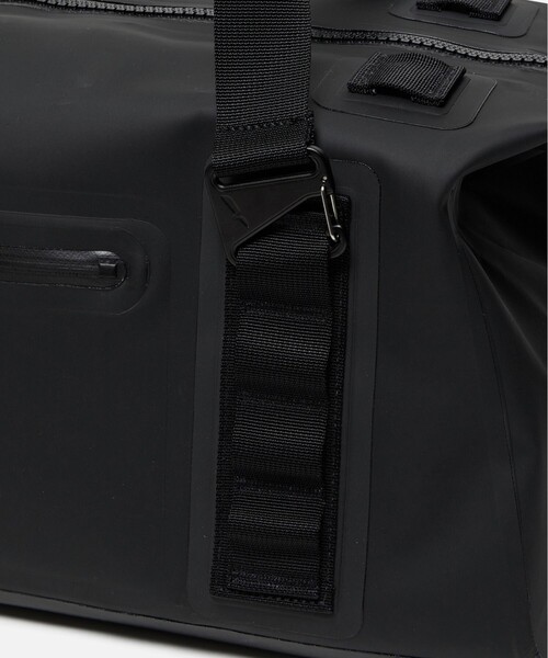 AIGLE（エーグル）の「防水 トラベルドライ ダッフルバッグ 35L（ボストンバッグ・レディース・ブラック/モスグリーン・FREE）」の13枚目の写真