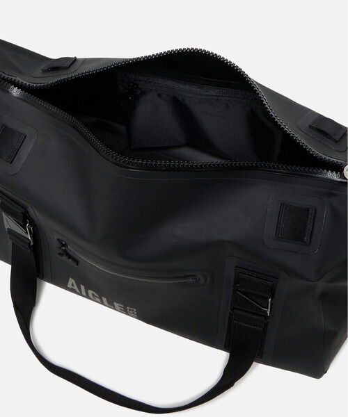 AIGLE（エーグル）の「防水 トラベルドライ ダッフルバッグ 35L（ボストンバッグ・レディース・ブラック/モスグリーン・FREE）」の8枚目の写真