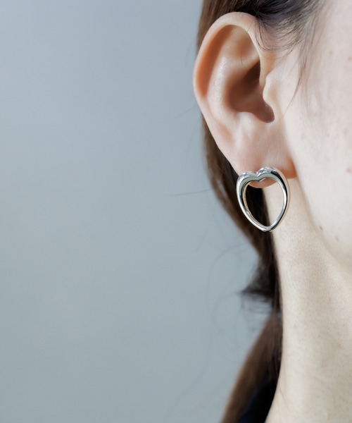 ISOLATION(アイソレーション)の「【ISOLATION / アイソレーション】Silver925 Heart Curve Pierce / ハートカーブピアス シルバー925(ピアス(両耳用)・レディース・シルバー・FREE)」の3枚目の写真