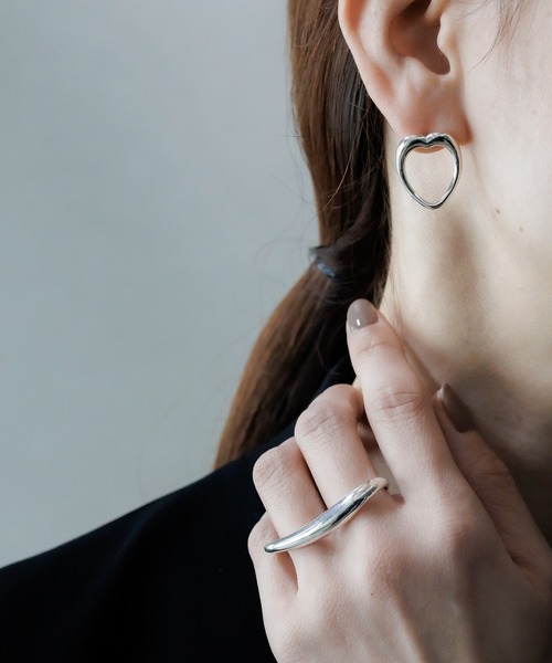 ISOLATION(アイソレーション)の「【ISOLATION / アイソレーション】Silver925 Heart Curve Pierce / ハートカーブピアス シルバー925(ピアス(両耳用)・レディース・シルバー・FREE)」の5枚目の写真