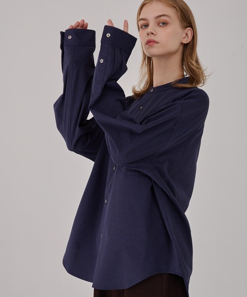 EMMA CLOTHES(エマクローズ)の「〈撥水 / UVカット〉スラブ天竺 ストレッチバンドカラー長袖シャツ(シャツ/ブラウス・メンズ・チャコール/ネイビー/グレイッシュベージュ/ブラック/ライトグレー・S/L/M)」の5枚目の写真