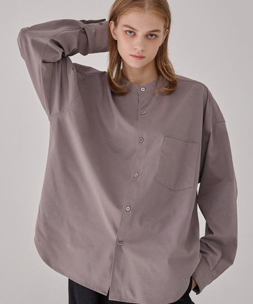 EMMA CLOTHES(エマクローズ)の「〈撥水 / UVカット〉スラブ天竺 ストレッチバンドカラー長袖シャツ(シャツ/ブラウス・メンズ・チャコール/ネイビー/グレイッシュベージュ/ブラック/ライトグレー・S/L/M)」の4枚目の写真