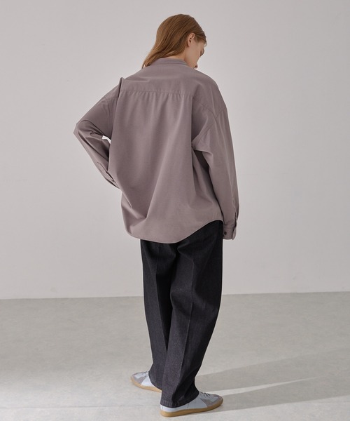 EMMA CLOTHES(エマクローズ)の「〈撥水 / UVカット〉スラブ天竺 ストレッチバンドカラー長袖シャツ(シャツ/ブラウス・メンズ・チャコール/ネイビー/グレイッシュベージュ/ブラック/ライトグレー・S/L/M)」の15枚目の写真