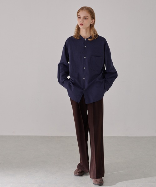 EMMA CLOTHES(エマクローズ)の「〈撥水 / UVカット〉スラブ天竺 ストレッチバンドカラー長袖シャツ(シャツ/ブラウス・メンズ・チャコール/ネイビー/グレイッシュベージュ/ブラック/ライトグレー・S/L/M)」の21枚目の写真