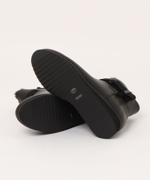 JILL STUART（ジルスチュアート）の「ベルテッドボアショートブーツ（ブーツ・レディース・ブラック・24.0cm/23.5cm/23.0cm/24.5cm/22.5cm）」の3枚目の写真