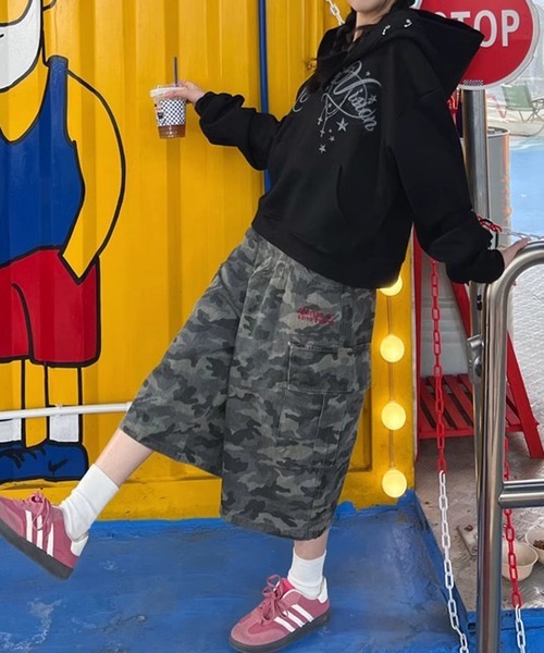 NANEA(ナネア)の「七分丈 迷彩柄ワイドカーゴパンツ(カーゴパンツ・レディース・カモフラージュ・SMALL/LARGE/X-LARGE/MEDIUM)」の2枚目の写真