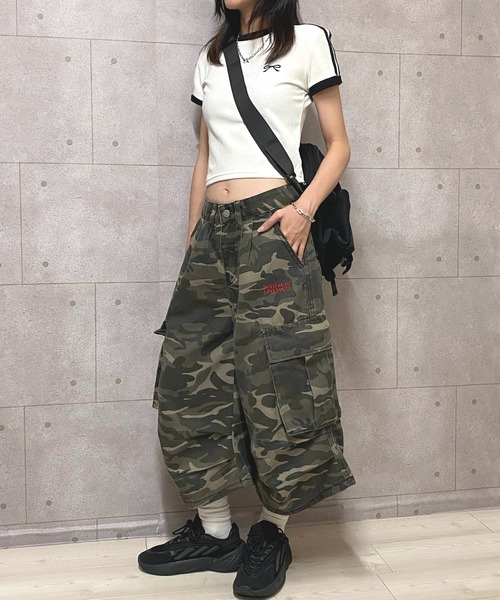NANEA(ナネア)の「七分丈 迷彩柄ワイドカーゴパンツ(カーゴパンツ・レディース・カモフラージュ・SMALL/LARGE/X-LARGE/MEDIUM)」の3枚目の写真