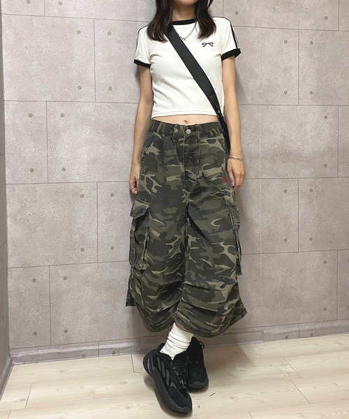 NANEA(ナネア)の「七分丈 迷彩柄ワイドカーゴパンツ(カーゴパンツ・レディース・カモフラージュ・SMALL/LARGE/X-LARGE/MEDIUM)」の4枚目の写真