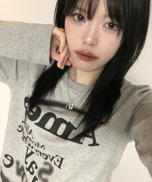 AMESWORLDWIDE(アメスワールドワイド)の「A'GEM/9 × .kom 『AMESWORLDWIDE/アメスワールドワイド』 BIG TYPO LONGSLEEVE TEE/ビッグタイポ長袖Tシャツ(Tシャツ/カットソー・レディース・ホワイト/ブラック/ライトブルー/グレー・S)」の3枚目の写真