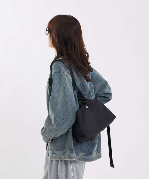 LOWELL things（ロウェル　シングス）の「【推し活/再入荷】オシゴト巾着ショルダーバッグ/2WAY（ショルダーバッグ・レディース・ブラック/アイボリー・フリー）」の6枚目の写真