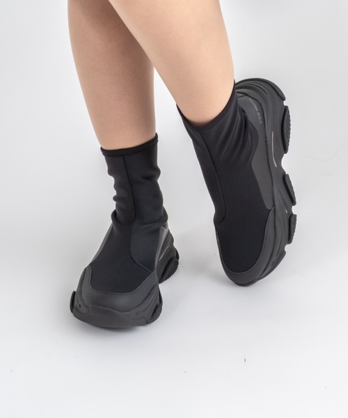 STEVE MADDEN（スティーブマデン）の「【STEVE MADDEN/スティーブマデン】バックジップスニーカーブーツ VROOMS-UA（スニーカー・レディース・ブラック/グレー・7/7.5/8/8.5/6.5）」の17枚目の写真