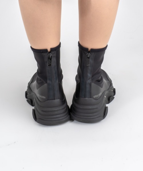 STEVE MADDEN（スティーブマデン）の「【STEVE MADDEN/スティーブマデン】バックジップスニーカーブーツ VROOMS-UA（スニーカー・レディース・ブラック/グレー・7/7.5/8/8.5/6.5）」の5枚目の写真