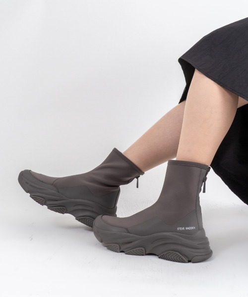 STEVE MADDEN（スティーブマデン）の「【STEVE MADDEN/スティーブマデン】バックジップスニーカーブーツ VROOMS-UA（スニーカー・レディース・ブラック/グレー・7/7.5/8/8.5/6.5）」の9枚目の写真