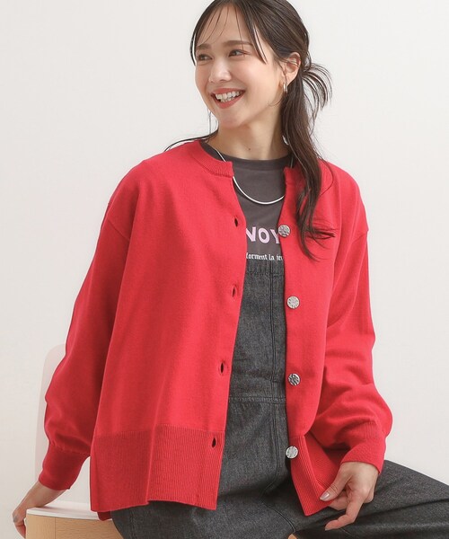 SHOO・LA・RUE(シューラルー)の「【洗濯機可/S-LL】キーネックですっきり見え サイドスリット入りカーディガン【CIRCRIC】(カーディガン/ボレロ・レディース・ピンク系/ライトグレー/グリーン・01/02/03/04)」の3枚目の写真