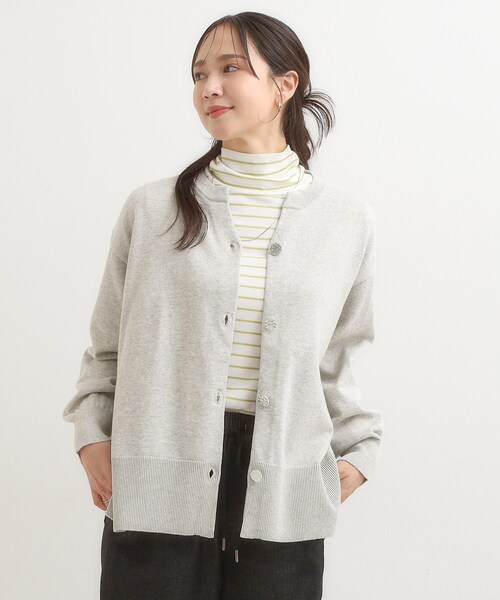 SHOO・LA・RUE(シューラルー)の「【洗濯機可/S-LL】キーネックですっきり見え サイドスリット入りカーディガン【CIRCRIC】(カーディガン/ボレロ・レディース・ピンク系/ライトグレー/グリーン・01/02/03/04)」の5枚目の写真