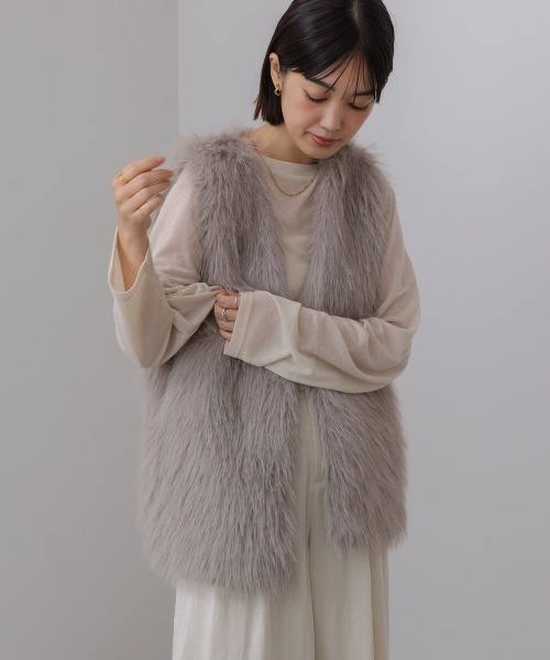 Bou Jeloud(ブージュルード)の「フェイクロングフォックスファーベスト(ベスト・レディース・ブラウン/グレイッシュベージュ/アイボリー/チャコールグレー・FREE)」の4枚目の写真