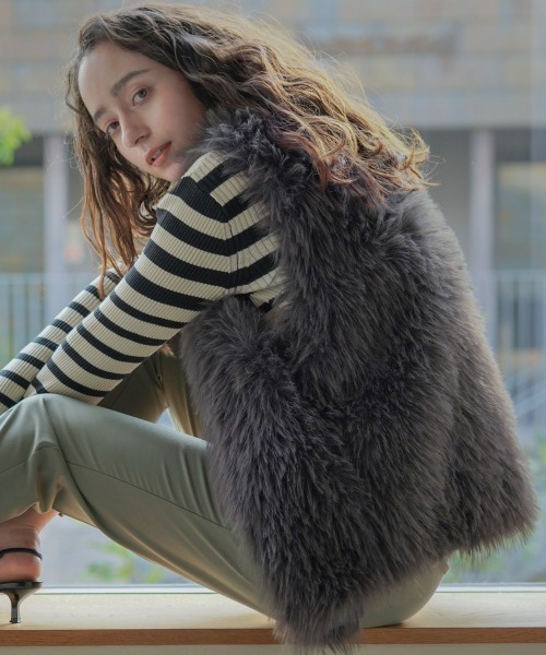 Bou Jeloud(ブージュルード)の「フェイクロングフォックスファーベスト(ベスト・レディース・ブラウン/グレイッシュベージュ/アイボリー/チャコールグレー・FREE)」の1枚目の写真