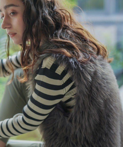 Bou Jeloud(ブージュルード)の「フェイクロングフォックスファーベスト(ベスト・レディース・ブラウン/グレイッシュベージュ/アイボリー/チャコールグレー・FREE)」の13枚目の写真