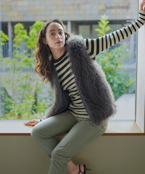 Bou Jeloud(ブージュルード)の「フェイクロングフォックスファーベスト(ベスト・レディース・ブラウン/グレイッシュベージュ/アイボリー/チャコールグレー・FREE)」の14枚目の写真