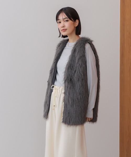 Bou Jeloud(ブージュルード)の「フェイクロングフォックスファーベスト(ベスト・レディース・ブラウン/グレイッシュベージュ/アイボリー/チャコールグレー・FREE)」の18枚目の写真