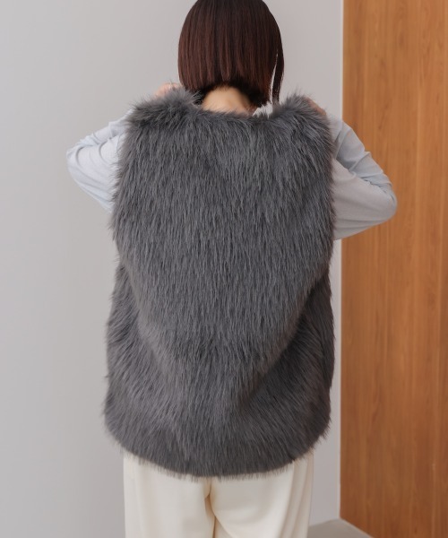 Bou Jeloud(ブージュルード)の「フェイクロングフォックスファーベスト(ベスト・レディース・ブラウン/グレイッシュベージュ/アイボリー/チャコールグレー・FREE)」の21枚目の写真
