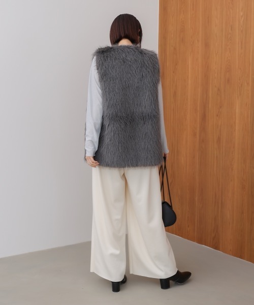 Bou Jeloud(ブージュルード)の「フェイクロングフォックスファーベスト(ベスト・レディース・ブラウン/グレイッシュベージュ/アイボリー/チャコールグレー・FREE)」の22枚目の写真