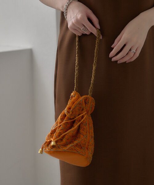 CIAOPANIC TYPY(チャオパニックティピー)の「【aguni】ベロアビーズ刺繍バッグ(ショルダーバッグ・レディース・オレンジ/ブルー・ONE SIZE)」の3枚目の写真