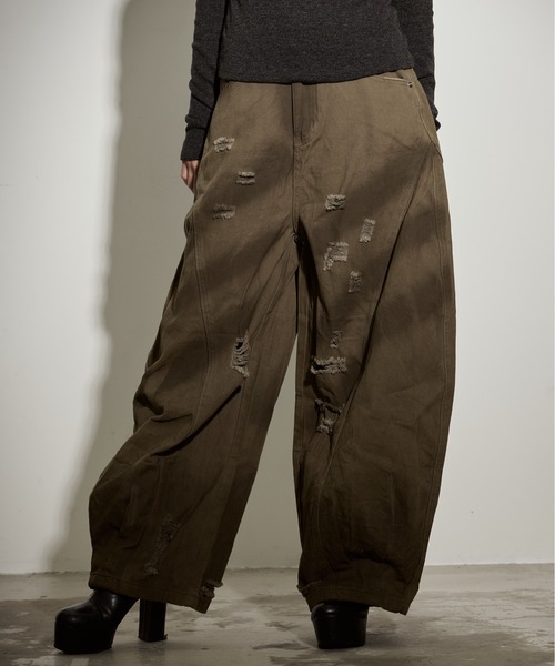 .KOM(ドットコム)の「『.KOM/ドットケーオーエム』ダメージワイドパンツ【GC】(デニムパンツ・レディース・グリーン/カモフラージュ・L/M/S)」の2枚目の写真