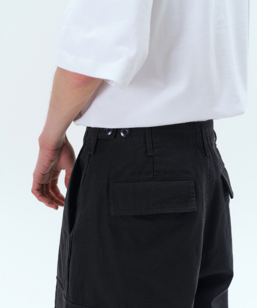 MUSINSA STANDARD（ムシンサスタンダード）の「ブリティッシュアーミーカーゴバミューダパンツ[ブラック]（その他パンツ・メンズ・その他・38/36/27/28/29/34/32/30/31/33/26）」の9枚目の写真