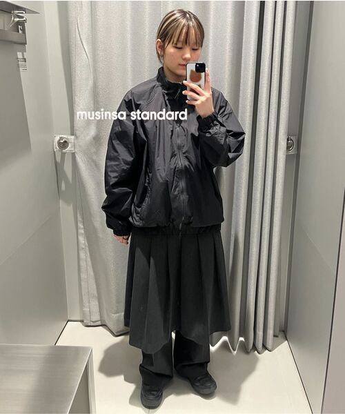 MUSINSA STANDARD WOMAN（ムシンサスタンダードウーマン）の「レディースワイドヒドゥンバンディングスラックス[チャコールグレー]（スラックス・レディース・その他・27/28/29/34/32/30/31/24/25/26）」の9枚目の写真