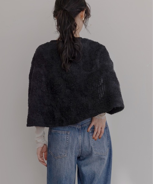 Eimee Law(エイミーロウ)の「フラワー刺繍ポンチョトップス(その他トップス・レディース・ベージュ/ブラック・FREE)」の13枚目の写真