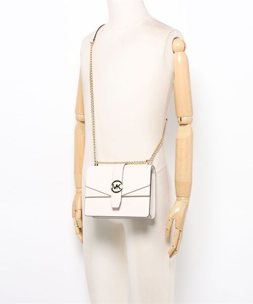MICHAEL KORS（マイケルコース）の「GREENWICH サフィアーノ レザー フラップ クロスボディ スモール（ショルダーバッグ・レディース・ベージュ系・FREE）」の5枚目の写真