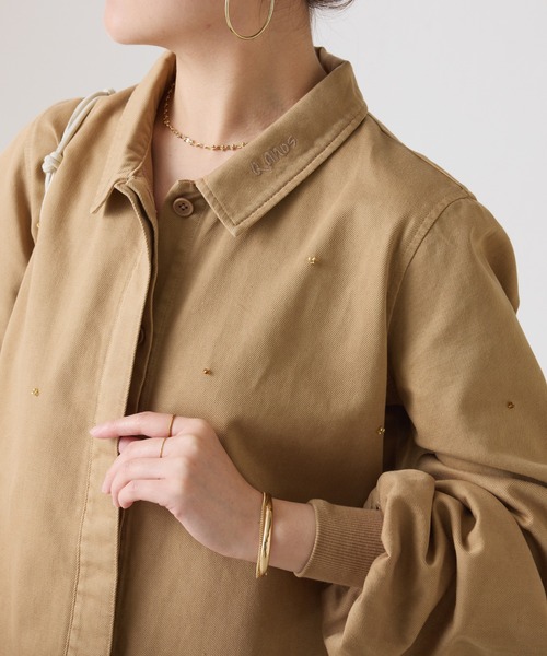 COLLAGE GALLARDAGALANTE（コラージュガリャルダガランテ）の「Q.anos/スタンドネック袖リブデニムシャツ/WEB限定カラー展開（シャツ/ブラウス・レディース・インディゴブルー/ブルー/ベージュ系その他/ベージュ・FREE）」の3枚目の写真