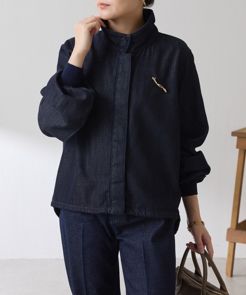 COLLAGE GALLARDAGALANTE（コラージュガリャルダガランテ）の「Q.anos/スタンドネック袖リブデニムシャツ/WEB限定カラー展開（シャツ/ブラウス・レディース・インディゴブルー/ブルー/ベージュ系その他/ベージュ・FREE）」の4枚目の写真