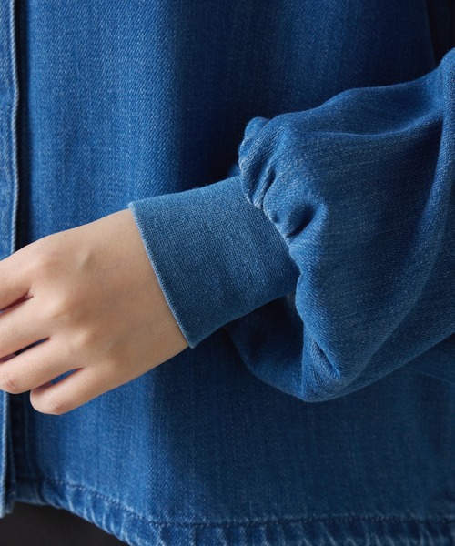 COLLAGE GALLARDAGALANTE（コラージュガリャルダガランテ）の「Q.anos/スタンドネック袖リブデニムシャツ/WEB限定カラー展開（シャツ/ブラウス・レディース・インディゴブルー/ブルー/ベージュ系その他/ベージュ・FREE）」の8枚目の写真