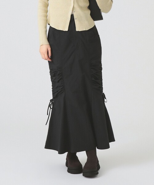 Ray BEAMS（レイビームス）の「サイド ギャザー マーメイド スカート（スカート・レディース・ブラック/オフホワイト・1/0）」の2枚目の写真