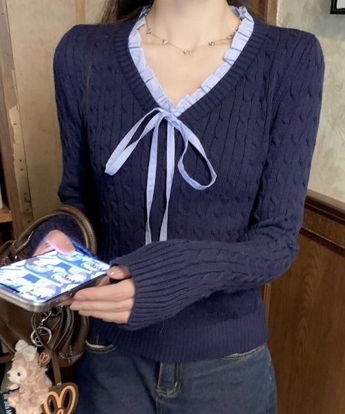 LADY LIKE(レディライク)の「胸リボン異素材ミックスVネックニット(ニット/セーター・レディース・ホワイト/ネイビー/ブラック/アイボリー・M)」の6枚目の写真
