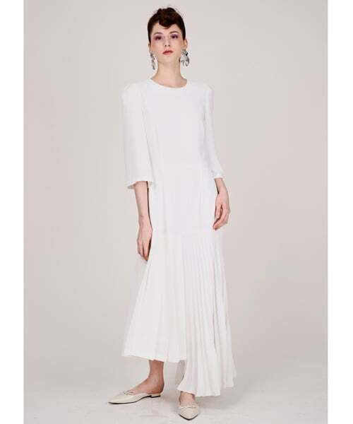 GREEDILOUS(グリディアス)の「ソリッドホワイトプリーツワンピース(ワンピース・レディース・その他・SMALL/MEDIUM/LARGE/X-SMALL)」の1枚目の写真