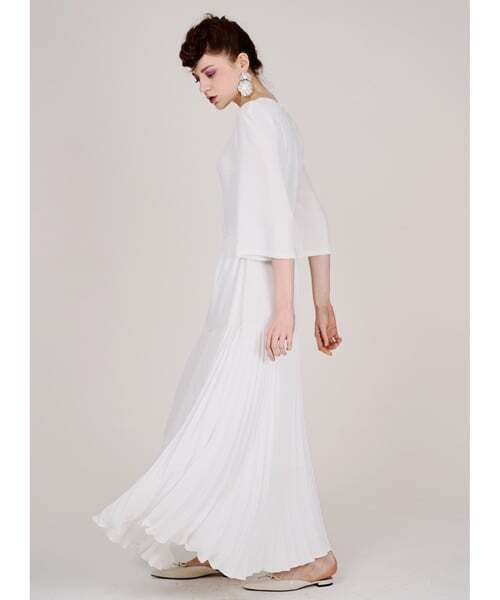 GREEDILOUS(グリディアス)の「ソリッドホワイトプリーツワンピース(ワンピース・レディース・その他・SMALL/MEDIUM/LARGE/X-SMALL)」の4枚目の写真
