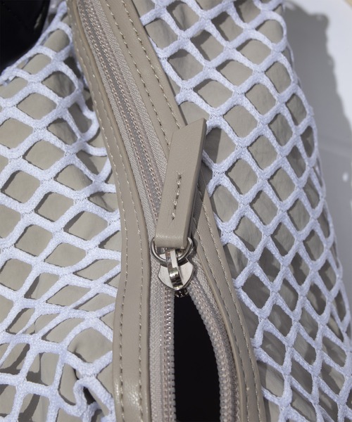 F/CE. （エフシーイー）の「F/CE. MESH 2WAY POCHETTE / エフシーイー メッシュ 2WAY ポシェット（ショルダーバッグ・レディース・ベージュ/ブラック・FREE）」の7枚目の写真