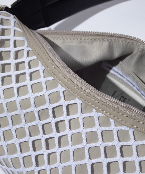 F/CE. （エフシーイー）の「F/CE. MESH 2WAY POCHETTE / エフシーイー メッシュ 2WAY ポシェット（ショルダーバッグ・レディース・ベージュ/ブラック・FREE）」の10枚目の写真