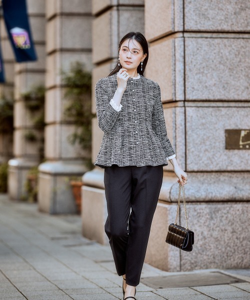 nissen（ニッセン）の「【入学式・卒業式】取り外せるフリル襟付カットツイードペプラムブラウス＋ジャージーテーパードパンツセット＜大きいサイズ有＞（スーツセット・レディース・ホワイト系その他/ブラック系・3L/LL/L/M）」の4枚目の写真