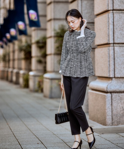 nissen（ニッセン）の「【入学式・卒業式】取り外せるフリル襟付カットツイードペプラムブラウス＋ジャージーテーパードパンツセット＜大きいサイズ有＞（スーツセット・レディース・ホワイト系その他/ブラック系・3L/LL/L/M）」の9枚目の写真