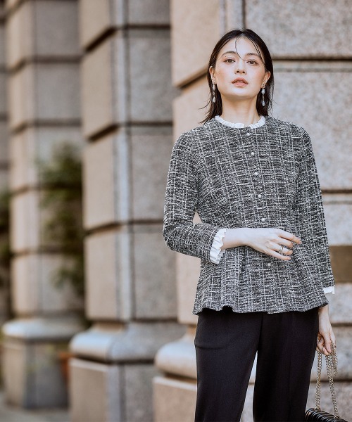 nissen（ニッセン）の「【入学式・卒業式】取り外せるフリル襟付カットツイードペプラムブラウス＋ジャージーテーパードパンツセット＜大きいサイズ有＞（スーツセット・レディース・ホワイト系その他/ブラック系・3L/LL/L/M）」の11枚目の写真